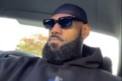 詹姆斯駕駛老款汽車(chē)聽(tīng)歌自嗨視頻：我就是那個(gè)人！