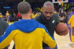 亦敵亦友！詹姆斯與庫里賽前挑選球時擁抱寒暄