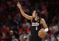 力戰(zhàn)舊主！班頓高效輸出19投8中砍下23分 +:+5罰5中