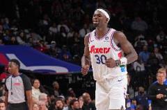 輪秀博納15中13砍28分6板2斷3帽助力球隊(duì)取勝