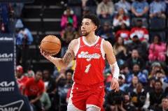 半場高效表現(xiàn)！小斯科蒂-皮蓬5投3砍10分送 out 2斷三分3中2