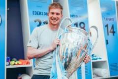 10年16冠！曼城官方致敬德布勞內(nèi)：英超歷史最偉大球員之一