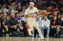 阿爾瓦拉多首節(jié)高效砍18分，次節(jié)遭針對(duì)性限制僅得1分