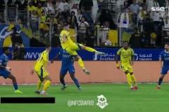 你敢信這是40歲做出來的動作？C羅超滯空側(cè)身剪刀腳射門