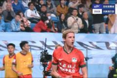 邁達(dá)納頭球破門！河南隊4場3球2-0領(lǐng)先深圳