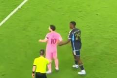 基米希為球迷簽名后，帶著兩個孩子離場！球迷：一只小雞帶兩雞仔