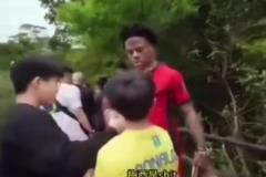 越說越過分，小球迷稱梅西是侏儒，甲亢哥及時打停