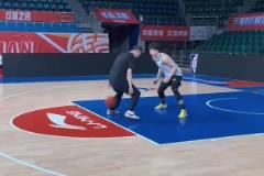 香港小孩對(duì)甲亢哥貼臉開大：C羅是GOAT！！梅西是S**T！