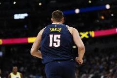 約基奇空砍33分12板9助，對(duì)手隊(duì)友皆成玩具