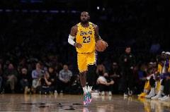 罕見！詹姆斯生涯第五次單場(chǎng)0籃板27分創(chuàng)個(gè)人最高分