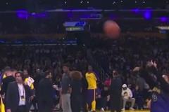 內(nèi)維爾：選三個人一起共進晚餐， 阿諾德：杰拉德、齊達內(nèi)、C羅