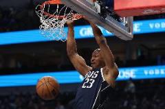 戰(zhàn)舊主來勁！瓊斯20分鐘9中9砍18+7+3帽，末節(jié)6犯離場