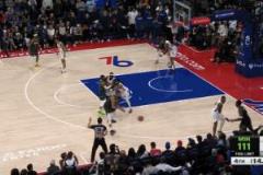 逆天操作！愛德華茲原地轉(zhuǎn)圈擰身三分絕殺比賽！