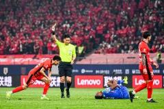 海港主帥怒斥裁判尺度不統(tǒng)一，直指馬寧引發(fā)爭(zhēng)議