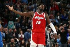 JJJ23砍27分11板2助，三分6中1拼下4前場(chǎng)板