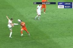 海牛隊宋文杰因抬腳踢人被紅牌罰下
