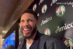 抽象！塔圖姆采訪時被逗笑，發(fā)出魔性的笑聲！