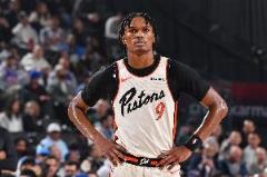 奧薩爾-湯普森9中7高效貢獻(xiàn)18+11+5填滿數(shù)據(jù)欄