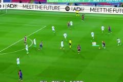 億元圓神?。“矕|尼識破德容傳球，吸引三人防守還生吃庫巴西！