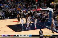 亞歷山大跳投伸腿造東契奇犯規(guī)，湖人果斷挑戰(zhàn)，裁判回看后取消！