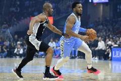 騎士贏球鎖定東部第一，國王勝則開拓者與馬刺無緣附加賽