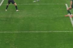 加油練級！年輕的王鈺棟想從外援身邊突破還是有些難度