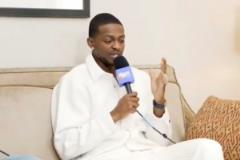 ?？怂雇嘎缎≈甘中g(shù)經(jīng)歷：帶傷出戰(zhàn)半賽季，醫(yī)生稱將不再筆直