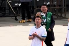 泰山球迷賽后高呼石柯名字引他不好意思