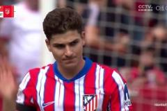 加拉格爾禁區(qū)內(nèi)被犯規(guī)造點！小蜘蛛主罰點射破門扳平比分！