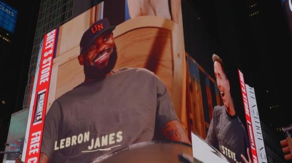 詹姆斯《球場大腦》播客節(jié)目登上紐約時代廣場巨幅LED屏幕