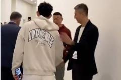 重新召回？郭士強曾觀戰(zhàn)同曦新疆G1 并在球員通道和林葳打招呼