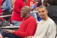 地壟溝新發(fā)型亮眼文班亞馬與火箭名宿大夢一同觀戰(zhàn)瘋三決賽！