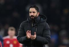 曼聯(lián)對陣?yán)锇罕３植粩?zhàn)績