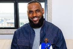 詹姆斯成為全球首位芭比肯大使，收藏版芭比娃娃售價(jià)75美元