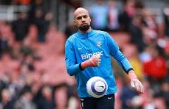 英超本賽季撲救成功率榜單：桑切斯以74.5%居首，阿利松位列第四