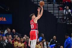 博格丹后三節(jié)高效輸出19分4助，三分3中2引領(lǐng)球隊(duì)攻防