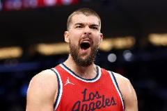 “祖尼爾”17中11狂砍24分20板5助制霸攻防！