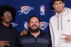 雷霆場(chǎng)邊球迷：噴東契奇太小了，投不進(jìn)還被吹出場(chǎng)