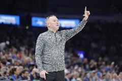 隊記：老板已決定休賽期解雇馬龍和布斯，因4連敗提前行動