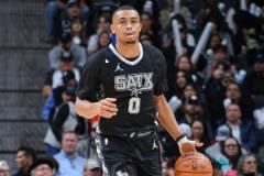 沖擊內(nèi)線！凱爾登半場(chǎng)4次攻筐全進(jìn)砍8分4板2助！