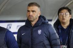 三鎮(zhèn)敗給梅州，馬丁斯怒斥后防屢次犯錯引發(fā)質疑