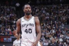 巴恩斯高效輸出10中8砍24分領(lǐng)跑賽場