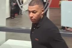 賽后皇馬四巨頭離場時情緒低落，不過均表示回到伯納烏能完成翻盤