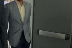 在想些啥呢？獨行俠GM哈里森賽后離開球館，表情十分嚴肅