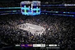 謝幕！東契奇砍45分主動犯規(guī)下場，享受全場球迷歡呼&鼓掌回應(yīng)