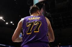 東契奇對(duì)陣30支球隊(duì)均砍下35+，最低35分恰是湖人之戰(zhàn)