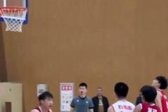 這靜態(tài)天賦是真可以啊！楊瀚森站帽余嘉豪，動都不帶動的！