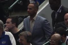 作何感想？在通道看球的獨行俠GM 要聽一整場的“炒掉尼科”