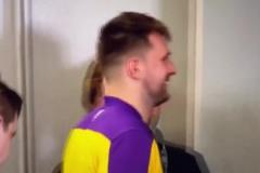 今日采訪最后，電風(fēng)扇催促東契奇快點快點，東契奇：閉嘴！