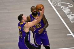 湖人隊(duì)與火箭隊(duì)、開拓者隊(duì)并列西部第三，領(lǐng)先身后四隊(duì)均1.5個(gè)勝場。